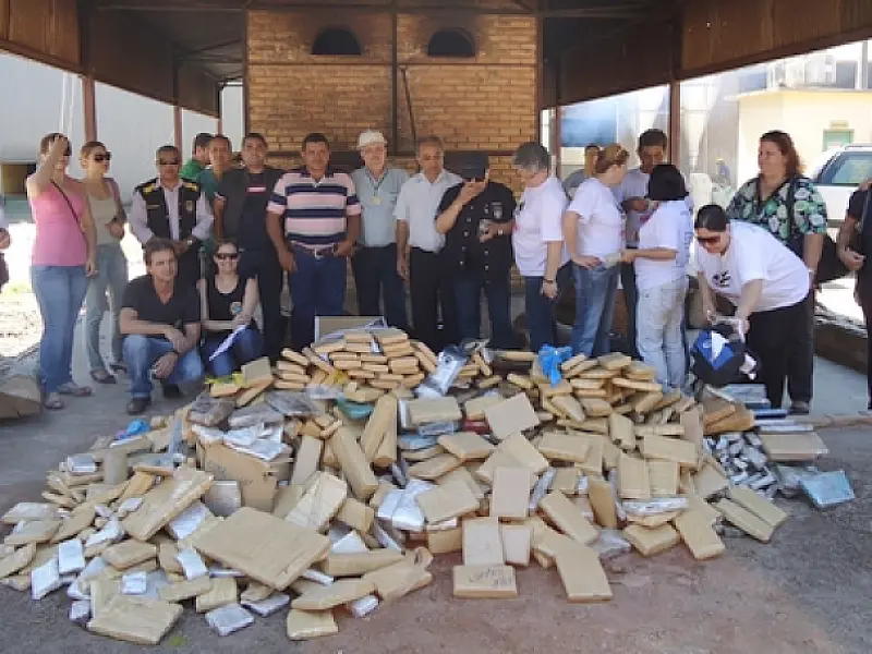 Eldorado e Mundo Novo incineram mais quase meia tonelada de droga