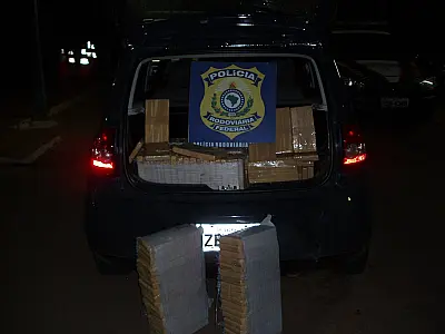 PRF apreende 216 kg de maconha em Jaraguari