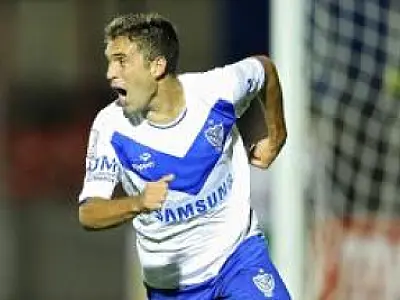 Vélez vence Atlético-PR em Curitiba e lidera