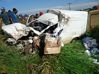 Choque entre carro e carreta mata jovem de Dourados