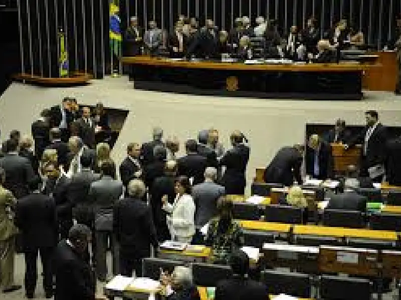 Eleição para presidente da Câmara dos Deputados deve ficar para quarta-feira