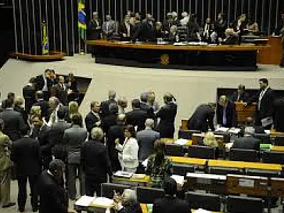 Eleição para presidente da Câmara dos Deputados deve ficar para quarta-feira