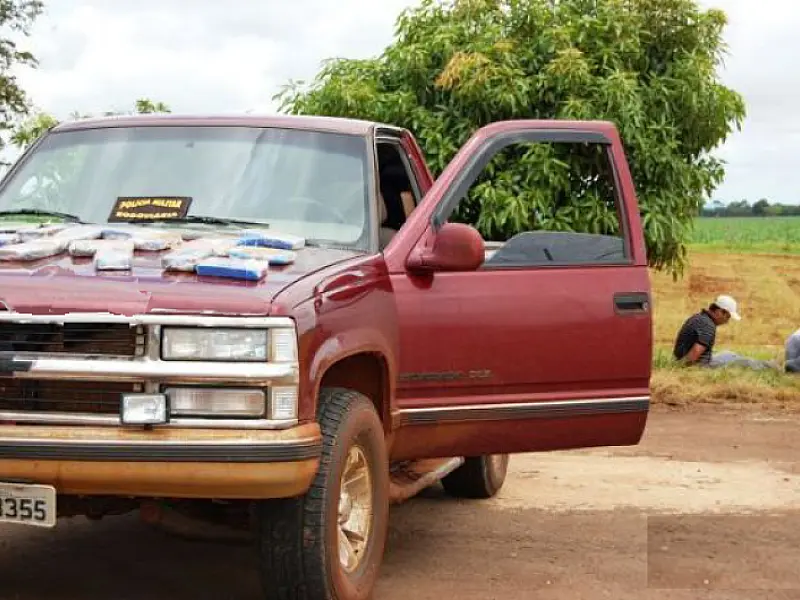 Pai e filho são presos em Sidrolândia transportando cocaína e maconha