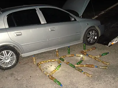 Mulher é presa com droga em garrafas pet