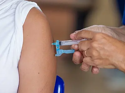 INCLUÍDA NA CAMPANHA, VACINA CONTRA INFLUENZA SEGUE DISPONÍVEL À TODA POPULAÇÃO
