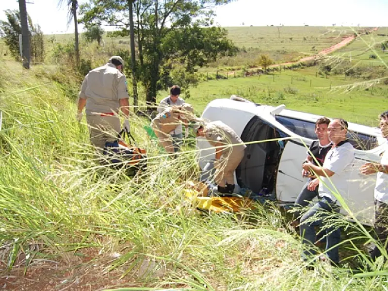 Acidente deixa duas pessoas feridas no trevo da MS-376 em Jateí