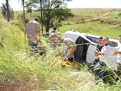Acidente deixa duas pessoas feridas no trevo da MS-376 em Jateí