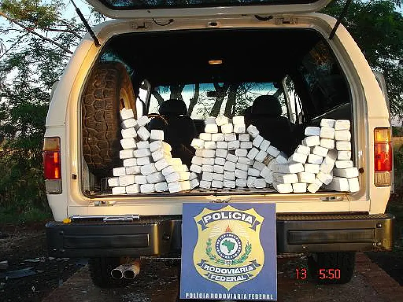 Maconha é interceptada em camionete antes de chegar à Capital