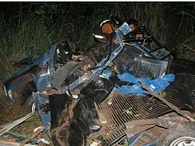 Acidente entre caminhonete e carreta causa mais uma morte na BR-163