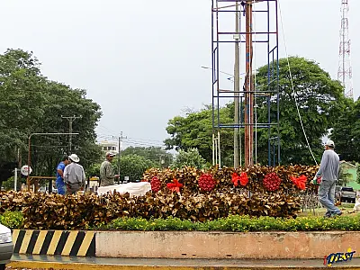 Enfeites de Natal em São Gabriel do Oeste já começaram a ser montados