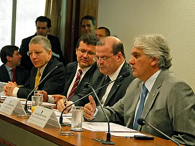 Delcídio é citado em investigação da PF de desvio de recursos