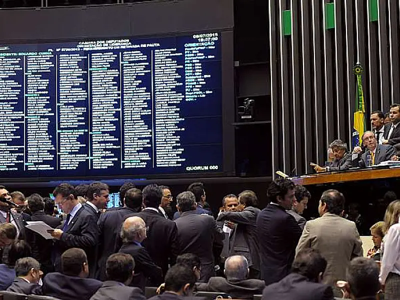 Deputados votam limites de doação e de gastos em campanhas eleitorais
