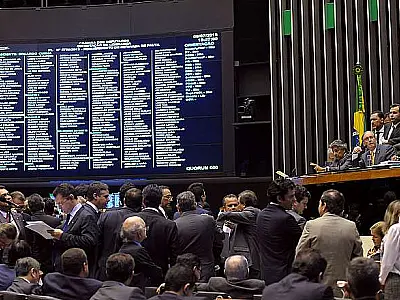 Deputados votam limites de doação e de gastos em campanhas eleitorais