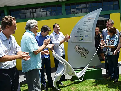 Presidente da Fiems entrega em Coxim a 33ª biblioteca do Sesi no Estado