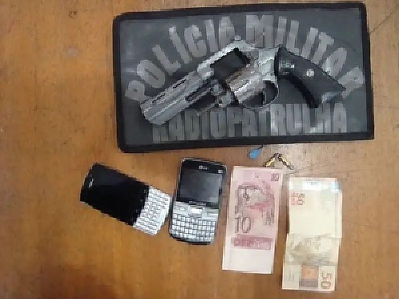Cinco menores são apreendidos com arma e droga em Dourados