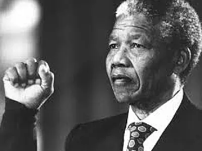 Filha de Mandela convoca reunião de emergência para discutir saúde do pai
