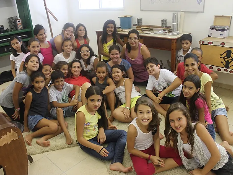 Alunos da Casa de Ensaio estreiam espetáculo gratuito nesta sexta