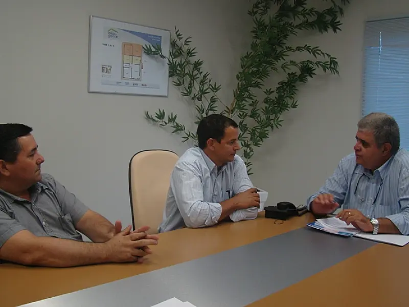 Secretário recebe visita de vereador de Três Lagoas