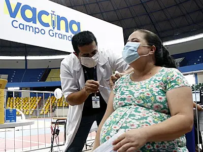Saúde suspende vacina da AstraZeneca para grávidas

