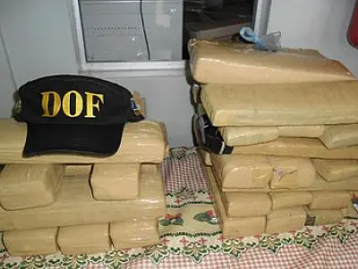 DOF apreende maconha e haxixe em ônibus