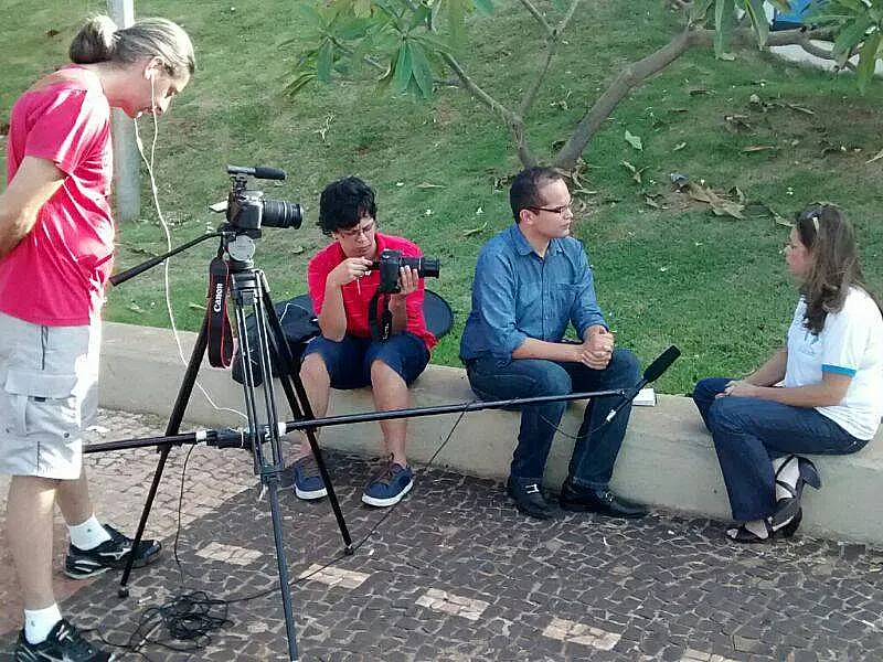 Amigos decidem registrar histórias de anônimos e postar no YouTube