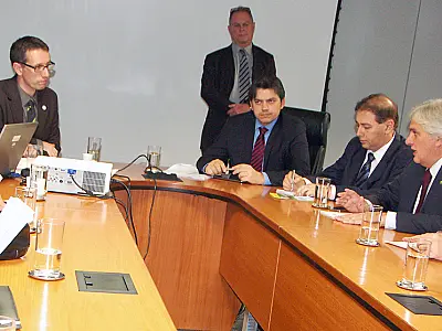 Delcídio quer obras nos municípios cortados por BRs privatizadas em MS