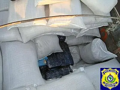 Mais de 5 toneladas de maconha são encontradas em meio a sacos de gergelim