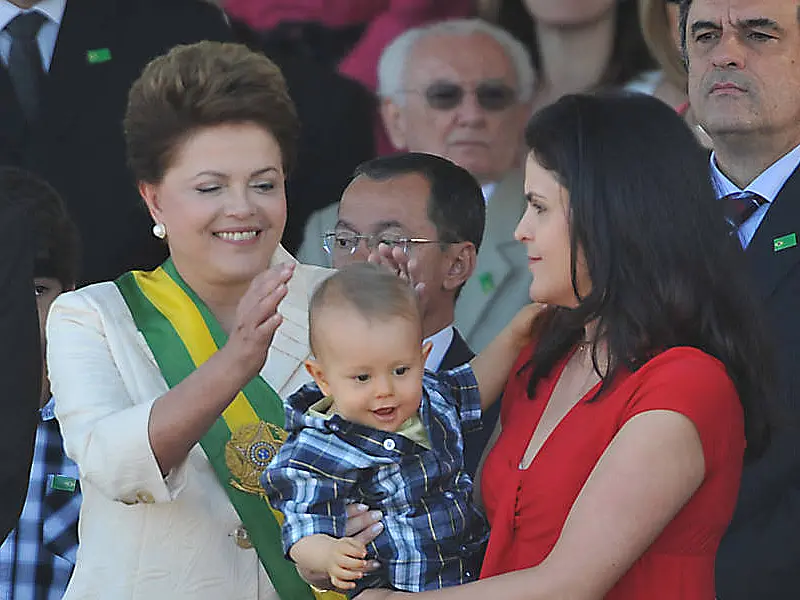 Dilma acompanha seu primeiro 7 de setembro como Presidente da República