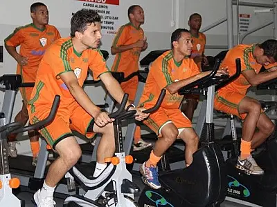 Naviraiense apresenta elenco oficial e uniforme nesta sexta