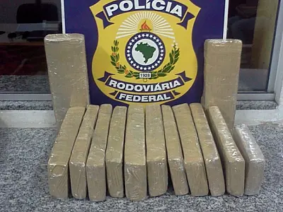 PRF apreende maconha em ônibus que seguia para o MT