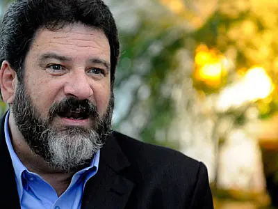 Filósofo Mário Sérgio Cortella realiza palestra aberta à população sobre educação