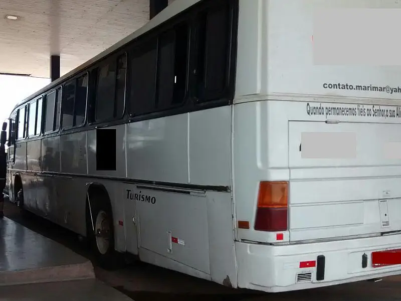 DOF apreende ônibus que transportava vestuário da Bolívia