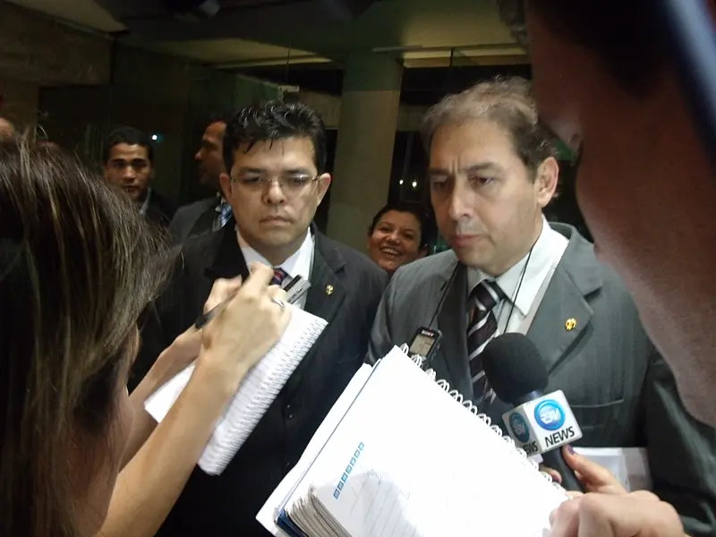 Após muito mistério, Alcides Bernal define vice