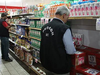 Procon constata produtos fora da validade em supermercados da Capital