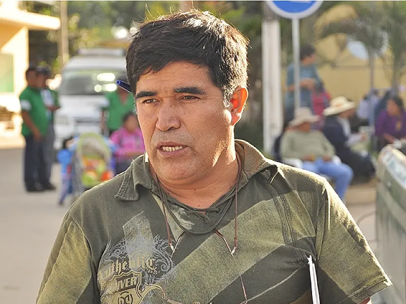 Bolivianos fecham fronteira por direitos iguais aos brasileiros