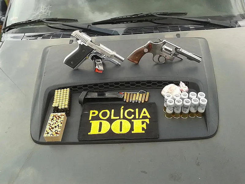 DOF apreende armas e munições em veículo nesse domingo