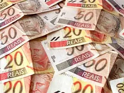 Servidores públicos recebem salário na quarta-feira com reajuste