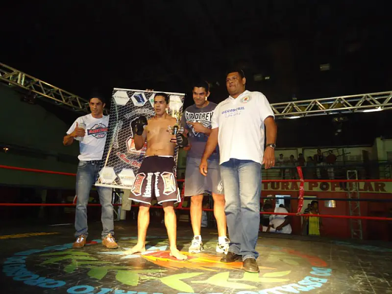 Lutador de Dourados nocauteia no primeiro round e vence luta de MMA