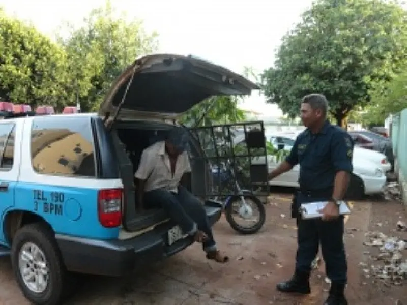 Idoso é preso por tráfico de drogas em boca de fumo