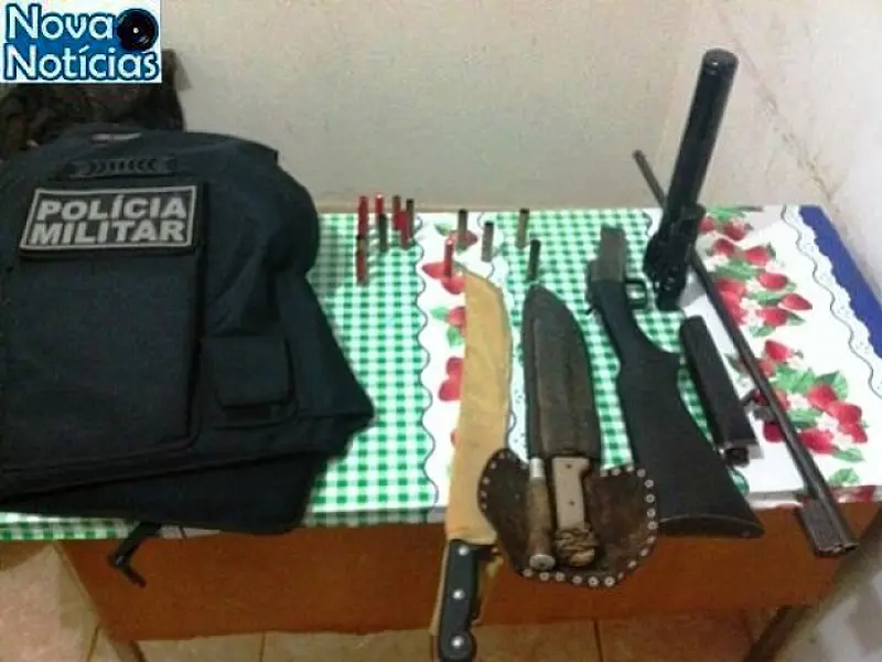 PM de Angélica apreende arma de fogo e objetivo cortantes