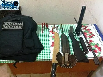 PM de Angélica apreende arma de fogo e objetivo cortantes