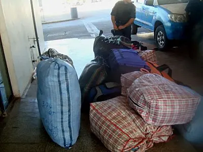 Durante blitz, mais de 400 quilos de roupas contrabandeadas são apreendidos