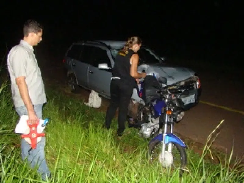 Após ser atingido por carro, motociclista é arremessado a 60m e morre