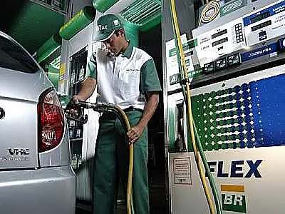 Governo usará posto Petrobras para reduzir preço de combustível