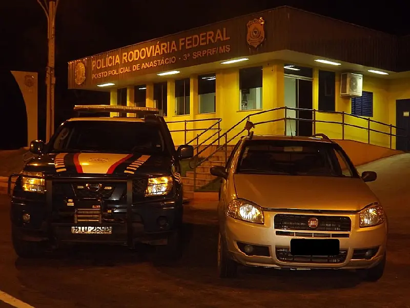 PRF recupera carro roubado em Goiânia