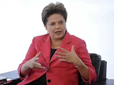 Preocupada, Dilma espera solução da crise norte-americana
