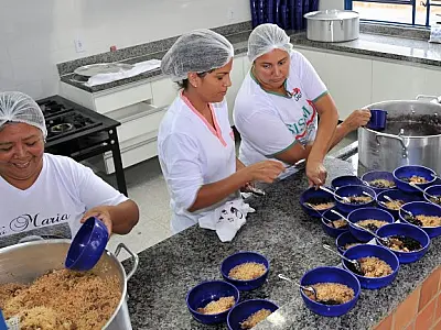 Merendeiras do município passam por curso de higiene e manipulação de alimentos