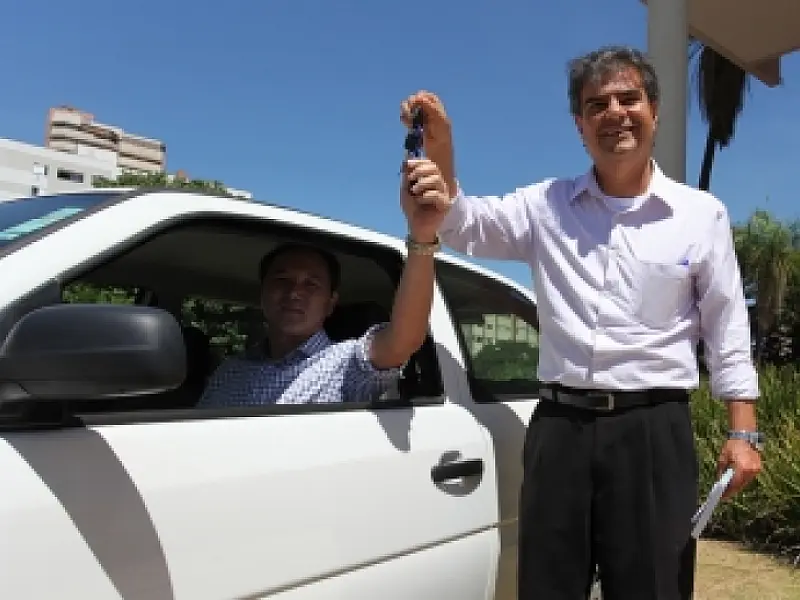 Nelsinho faz última entrega do “IPTU Dá Prêmios” 2012