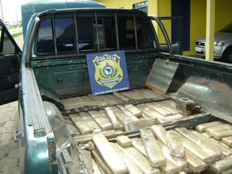 Dois são presos levando 131 kg de maconha para SP
