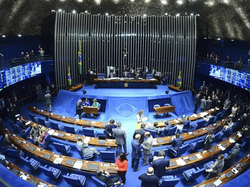 PEC impede parlamentar de ficar sem partido por mais de 90 dias